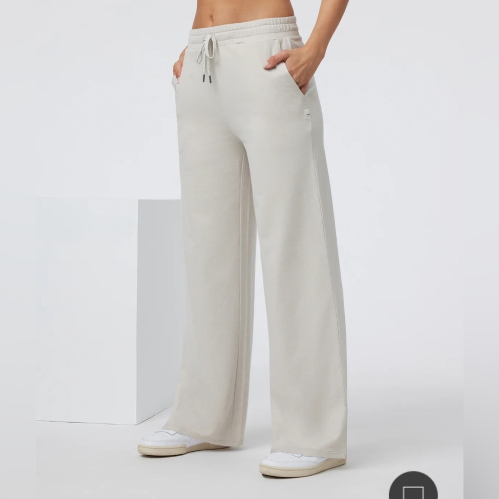 NWT Vuori Halo Essential Wideleg